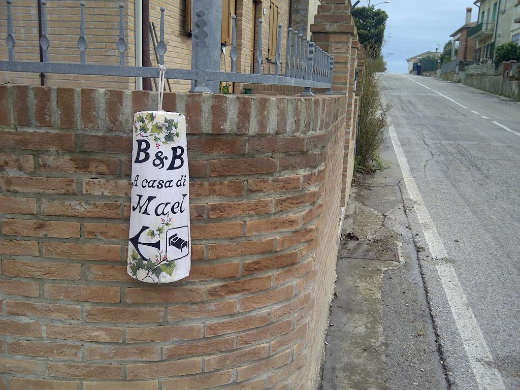 B&B A Casa Di Mael San Costanzo エクステリア 写真