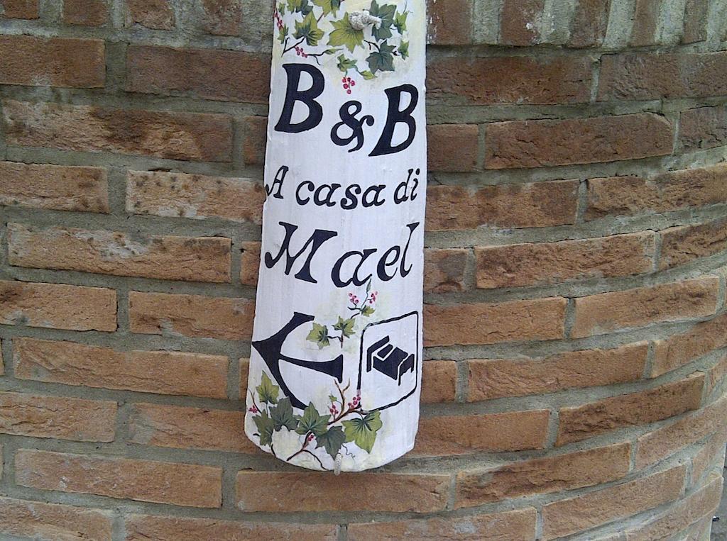 B&B A Casa Di Mael San Costanzo エクステリア 写真