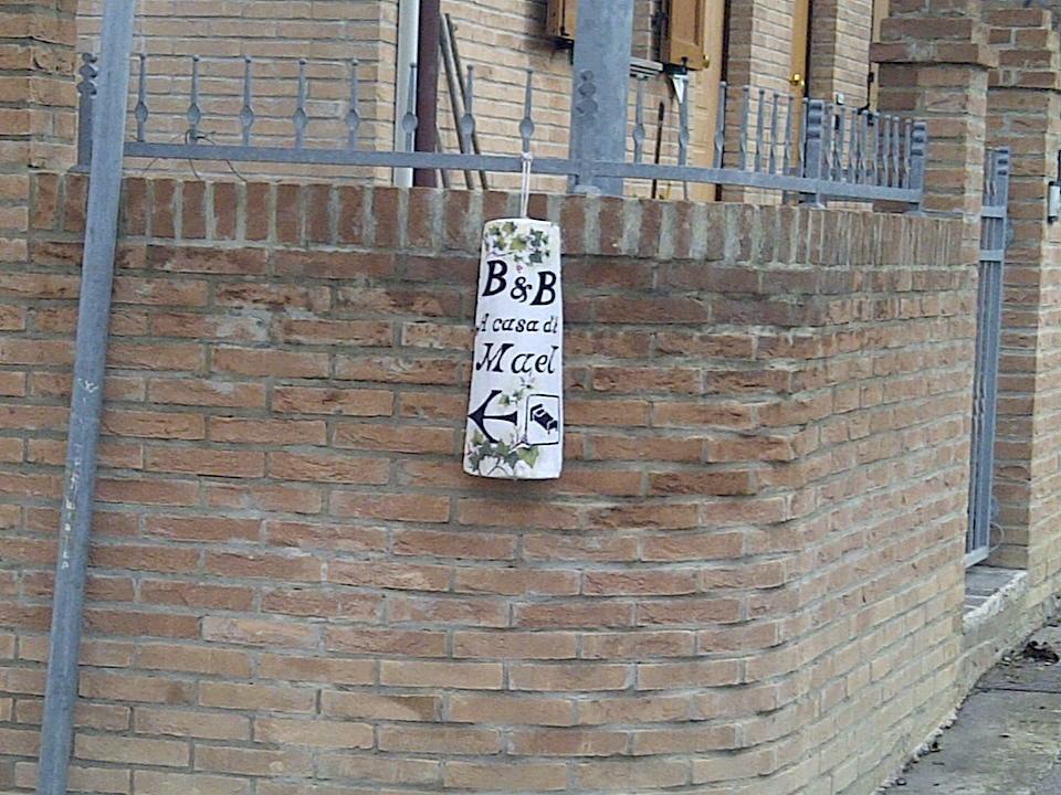 B&B A Casa Di Mael San Costanzo エクステリア 写真