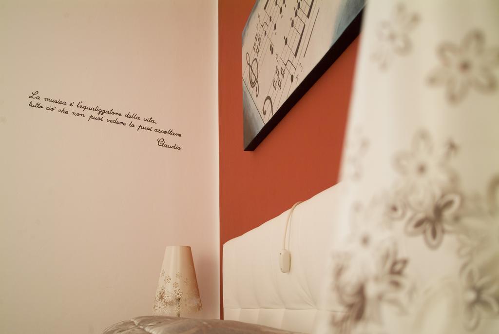 B&B A Casa Di Mael San Costanzo エクステリア 写真